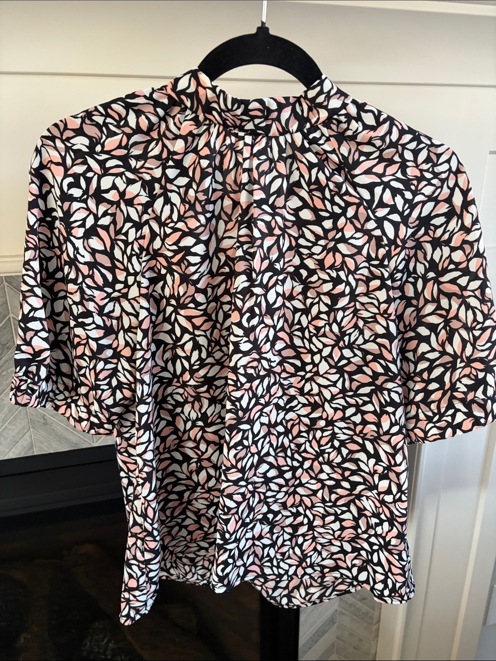 Evereve • Pink Black Short Sleeved Blouse S